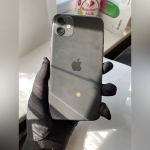 iPhone 11 unlocked (64 GB)
